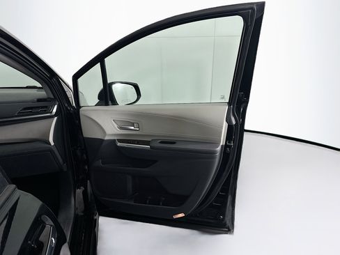 Used 2021 Toyota Sienna XLE image 34