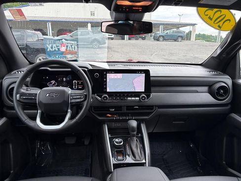 Used 2025 Chevrolet Colorado Trail Boss AWD/4WD image 8