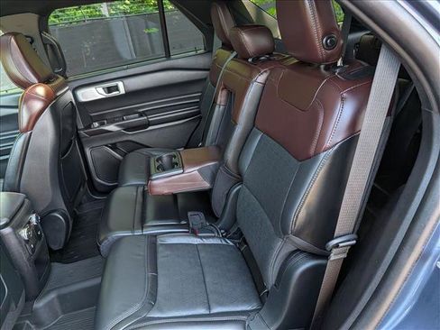 Used 2020 Ford Explorer Platinum w/ Premium Technology Package AWD/4WD image 29