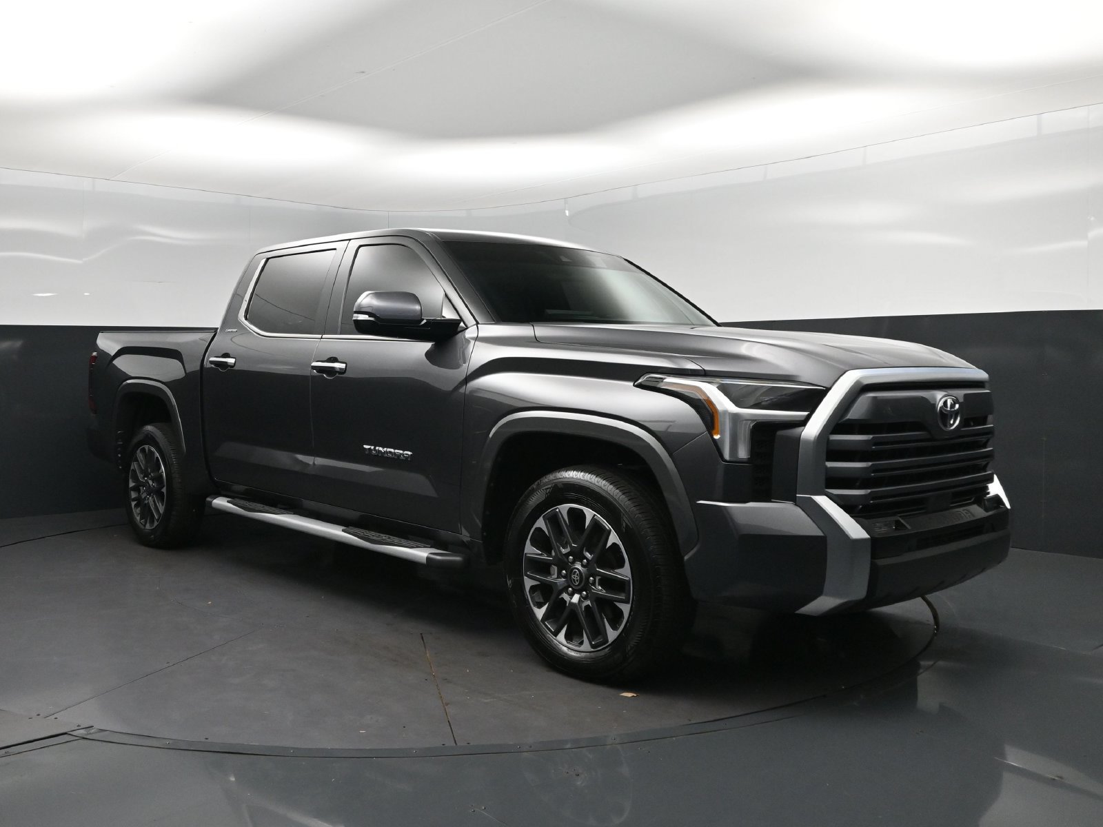 Used 2026 Toyota Tundra Limited w/ Power Package AWD/4WD image 9