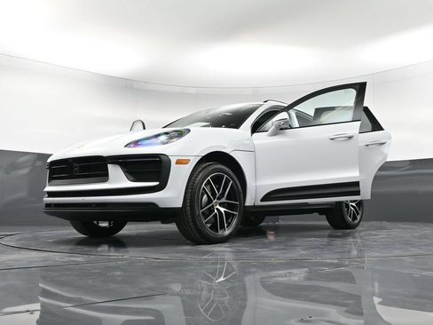 Certified 2026 Porsche Macan AWD/4WD image 39