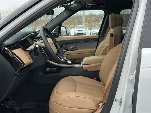 New 2025 Land Rover Range Rover Sport SE image 9