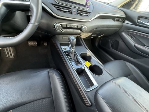 Used 2022 Nissan Altima 2.5 SR image 18