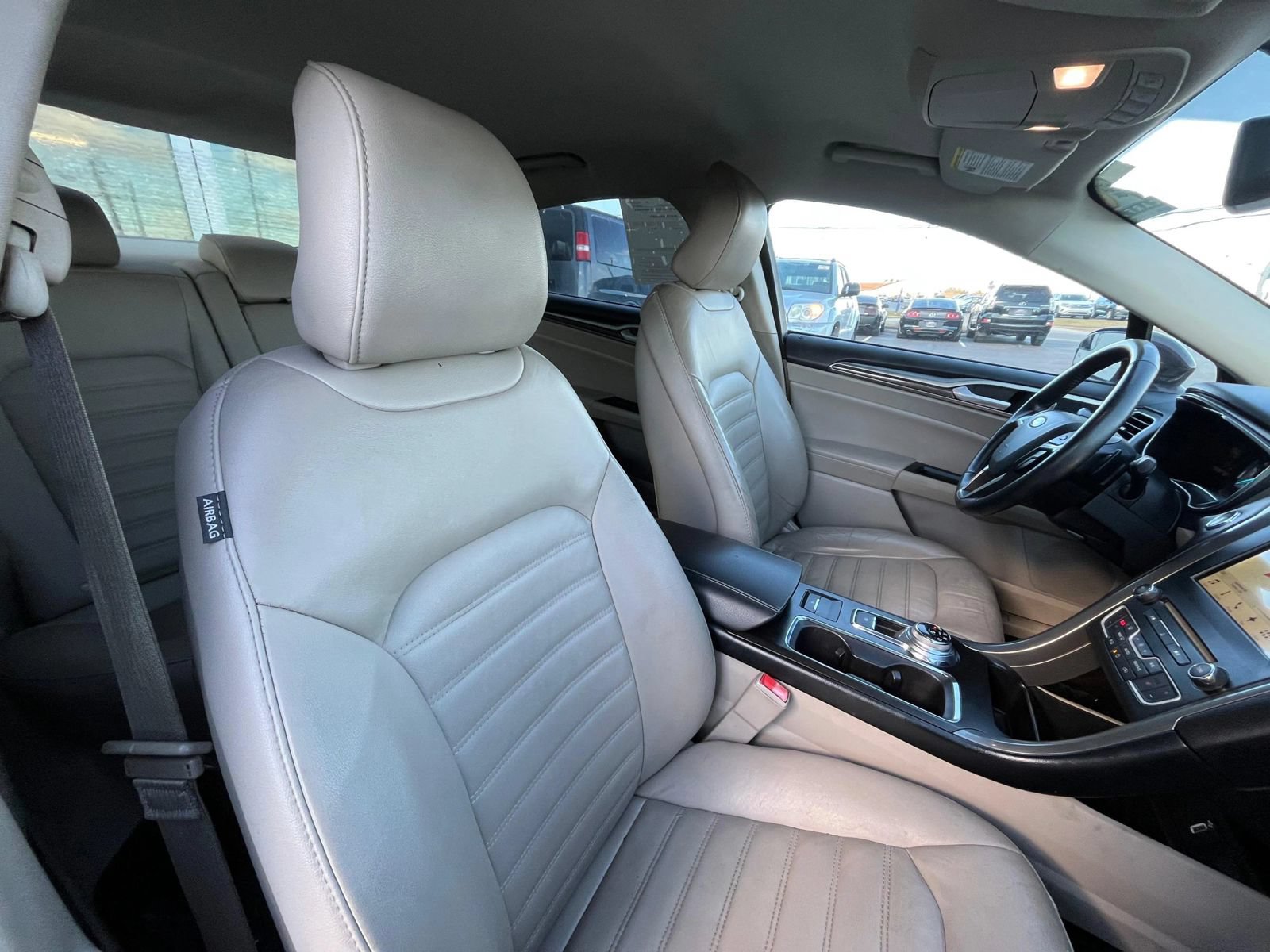Used 2018 Ford Fusion SE w/ Fusion SE Technology Package FWD image 28