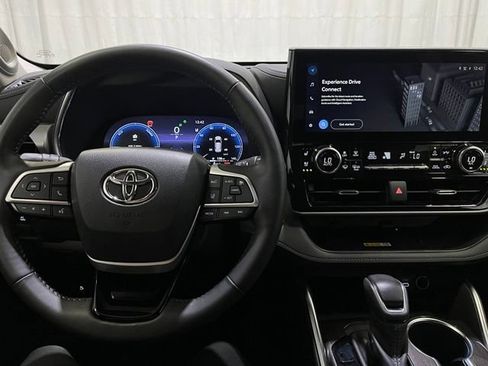 Used 2023 Toyota Highlander Platinum AWD/4WD image 24