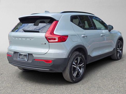 Used 2026 Volvo XC40 B5 Core w/ Climate Package AWD/4WD image 3