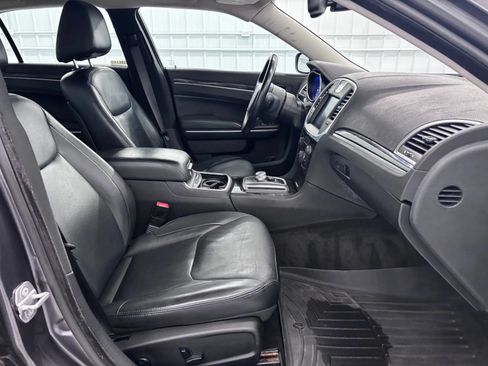 Used 2015 Chrysler 300 Limited RWD image 33