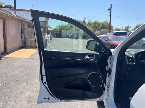 Used 2018 Jeep Grand Cherokee High Altitude AWD/4WD image 29