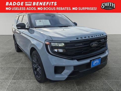 Used 2025 Ford Expedition Platinum w/ Stealth Performance Package AWD/4WD image 1