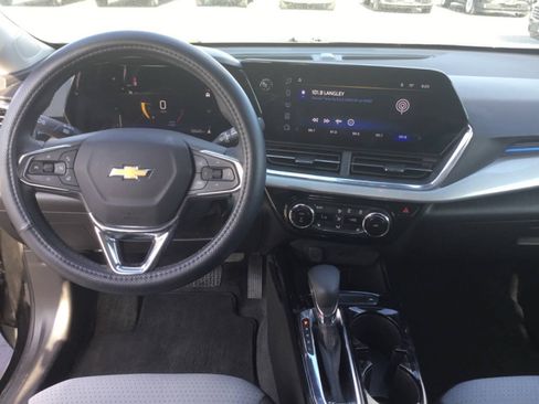 Used 2025 Chevrolet Trax LT w/ Driver Confidence Package FWD image 6