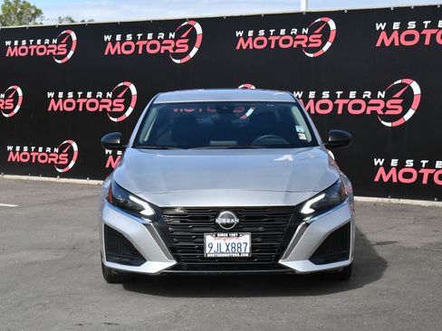 Used 2024 Nissan Altima 2.5 SV FWD image 2