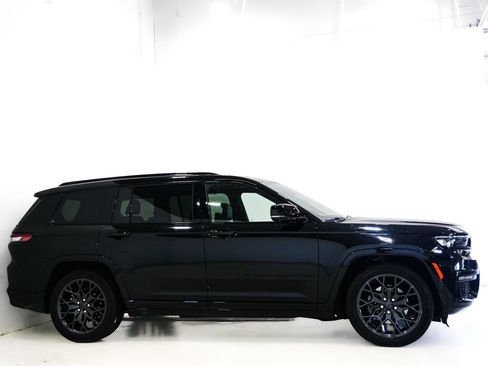 Used 2023 Jeep Grand Cherokee L Summit AWD/4WD image 5