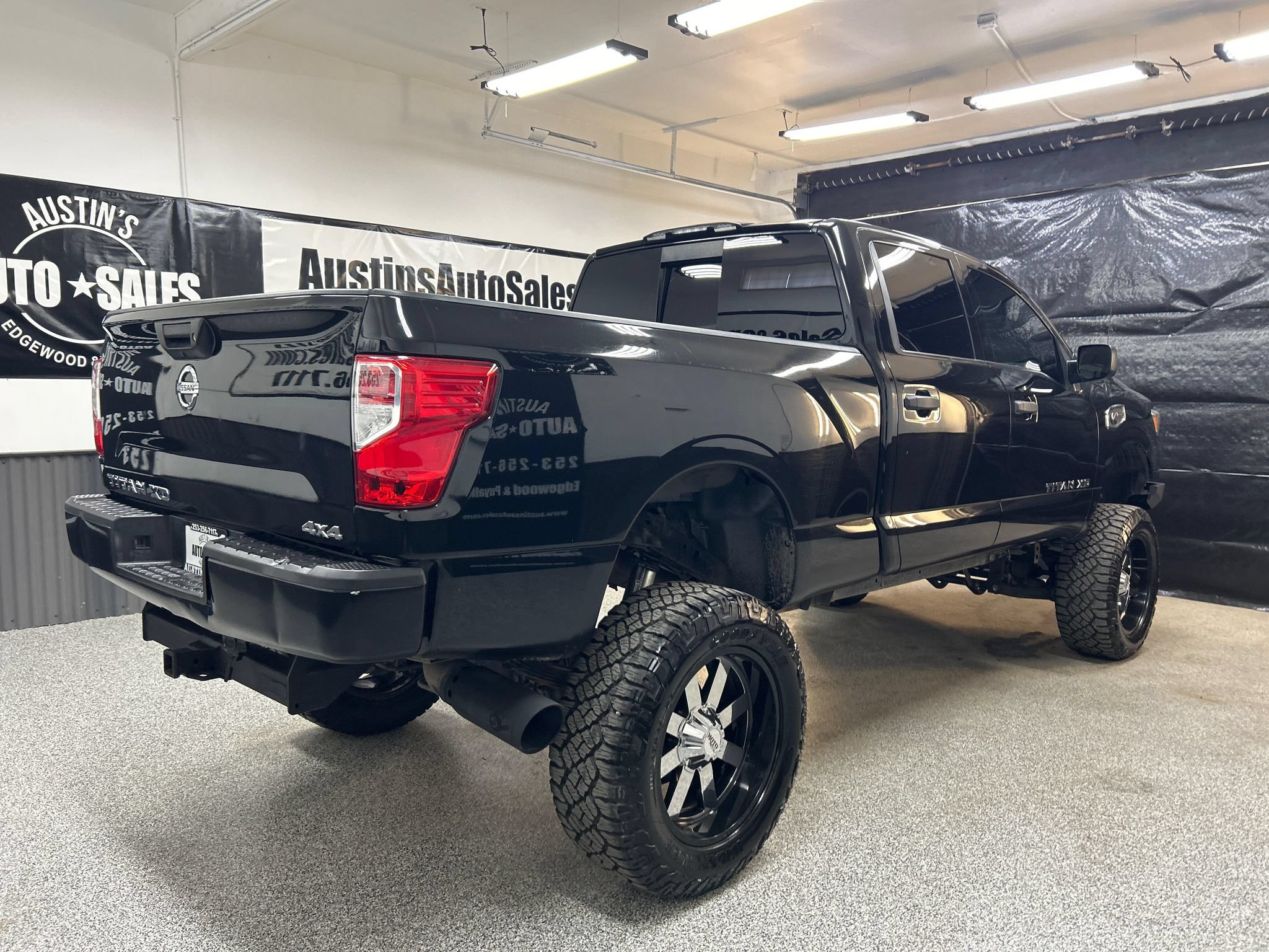 Used 2018 Nissan Titan S AWD/4WD image 6