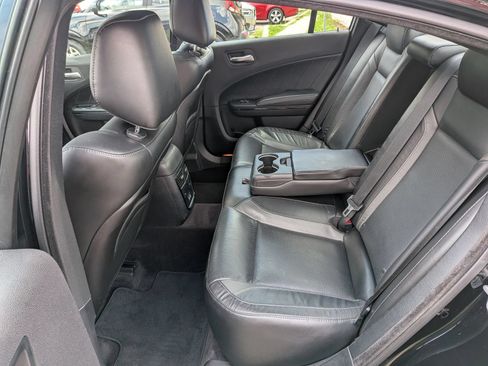 Used 2017 Dodge Charger R/T w/ Plus Group RWD image 28