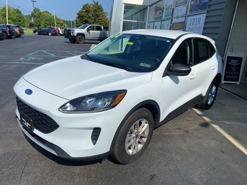 Used 2022 Ford Escape SE image 2