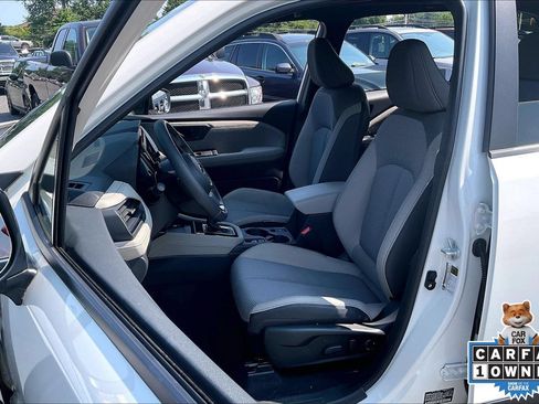 Certified 2025 Subaru Forester Premium w/ Convenience Package #1 AWD/4WD image 8