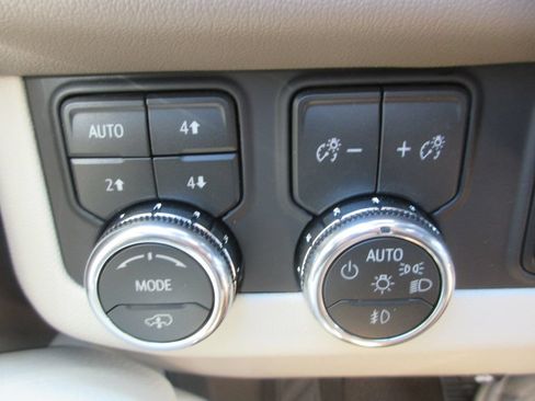New 2026 GMC Yukon Denali w/ Denali Reserve Package AWD/4WD image 17