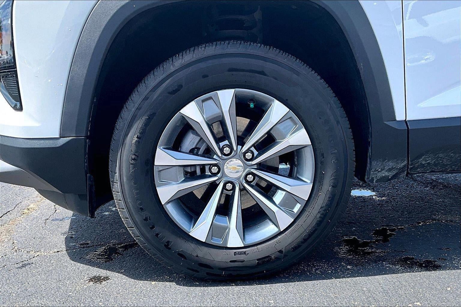 Used 2026 Chevrolet Equinox LT FWD image 9