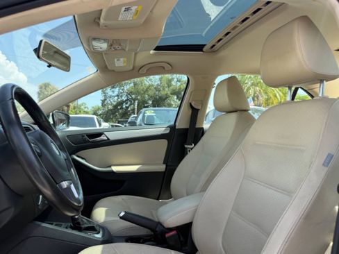 Used 2013 Volkswagen Jetta SE FWD image 28