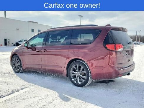 Used 2020 Chrysler Pacifica Limited image 3