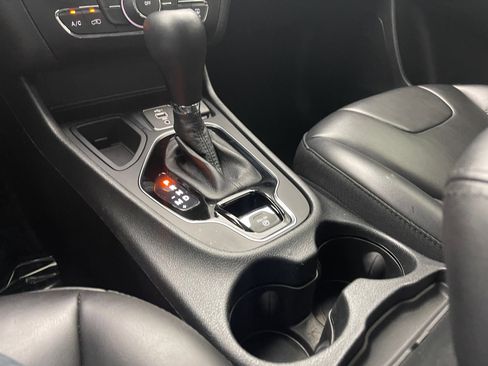 Used 2021 Jeep Cherokee Latitude Plus FWD image 26