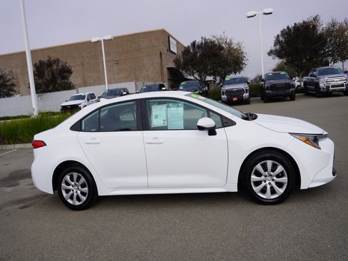 Used 2024 Toyota Corolla LE image 4