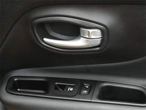 Used 2023 Jeep Renegade Latitude image 33