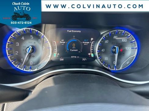 Used 2024 Chrysler Pacifica Touring-L FWD image 18
