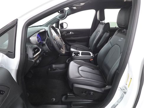 New 2026 Chrysler Pacifica Select w/ S Appearance Package FWD image 12