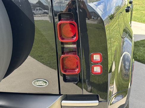 Used 2023 Land Rover Defender 110 X-Dynamic SE AWD/4WD image 11