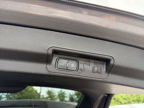 Used 2023 Ford Explorer XLT w/ Equipment Group 202A RWD image 33