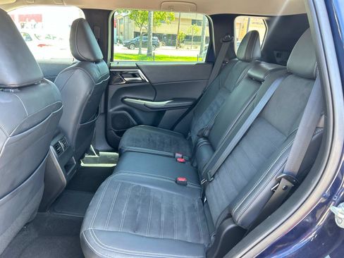 Used 2023 Mitsubishi Outlander SE image 21