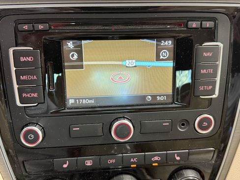 Used 2014 Volkswagen Passat TDI SE FWD image 10