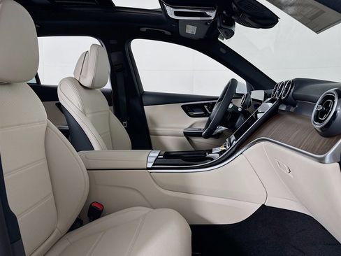 New 2026 Mercedes-Benz GLC 300 image 6