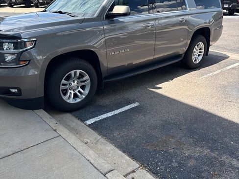 Used 2017 Chevrolet Suburban LT w/ Luxury Package AWD/4WD image 2