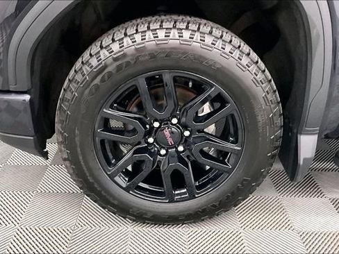 Used 2024 GMC Sierra 1500 Elevation w/ Elevation Premium Package AWD/4WD image 9