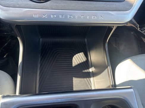 Used 2025 Ford Expedition Max Platinum w/ Driver's Package image 37