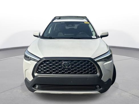 Used 2023 Toyota Corolla Cross XLE w/ Convenience Package FWD image 3