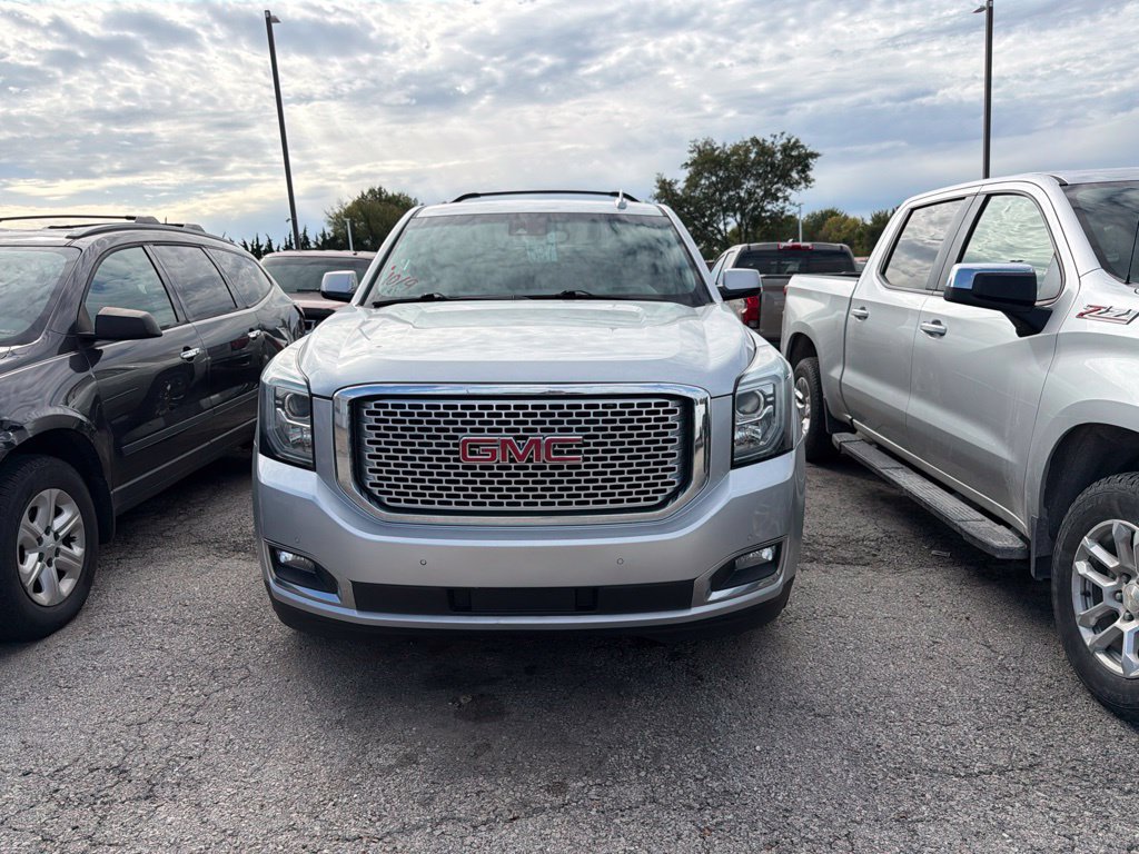 Used 2015 GMC Yukon Denali w/ Premium Package AWD/4WD image 2