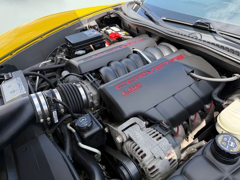 Used 2007 Chevrolet Corvette Coupe w/ Preferred Equipment Group RWD image 32