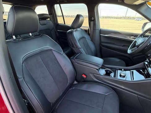 New 2026 Jeep Grand Cherokee Altitude image 19