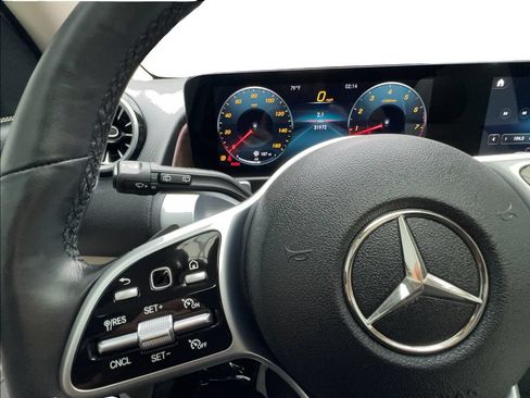 Used 2022 Mercedes-Benz GLB 250 4MATIC w/ Premium Package Lite image 40