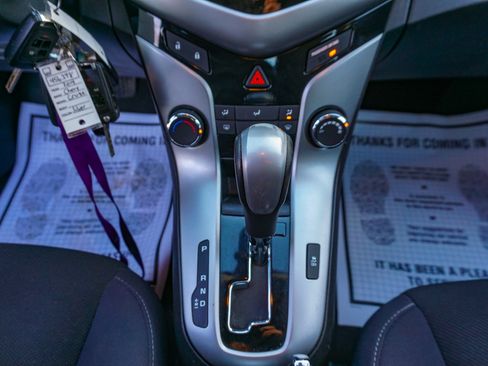 Used 2013 Chevrolet Cruze LT image 16