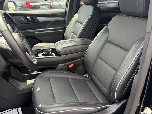 Used 2025 Buick Enclave Preferred FWD image 11
