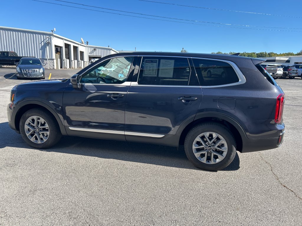 Used 2025 Kia Telluride LX FWD image 4
