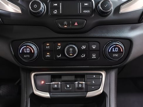 Used 2024 GMC Terrain Denali w/ Denali Premium Package AWD/4WD image 15