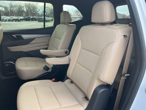 Used 2025 Buick Enclave Preferred image 13