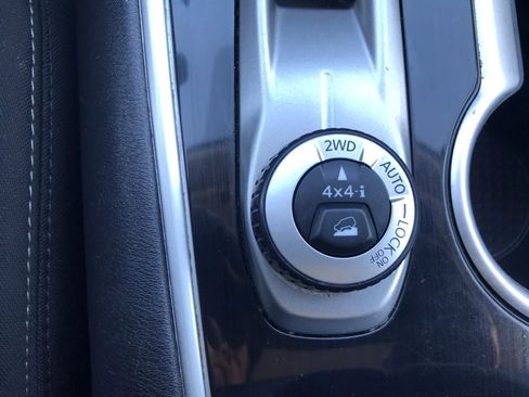 Used 2020 Nissan Pathfinder S image 28