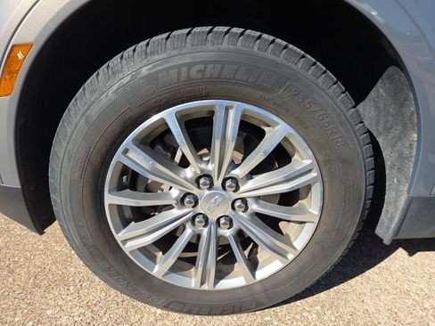 Used 2018 Cadillac XT5 Luxury w/ Driver Awareness Package image 3