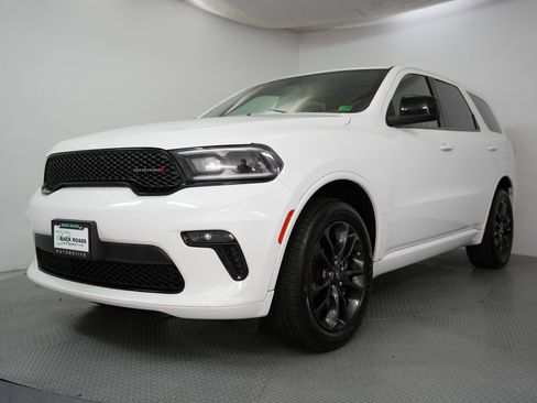 Used 2021 Dodge Durango SXT image 3